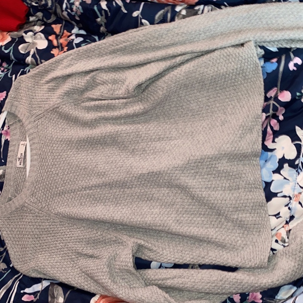 Hollister sweater size small worn a few times